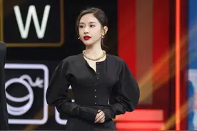 王子文个子小但比例协调，穿蓬蓬袖上衣配高腰裤，轻松穿出高挑感图片