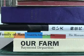 名家谈论家庭照图片