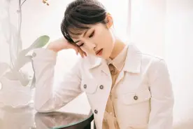 华为千金姚安娜晒芭蕾舞美照！穿蓝纱上衣秀曲线，裤子被撑到透光图片