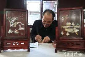 用贝壳作画40余年，宁波这位非遗传承人要创作螺钿镶嵌版的《清明上河图》图片