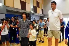 爸矮矮一个，妈矮矮一窝？孩子长相遗传谁的？真相和你想的不一样图片
