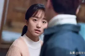 “凭什么吵架后我在伤心，他却在打游戏？！”图片