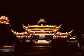 蚩尤九黎城是中国最大的苗族传统建筑群，有着多项世界之最图片