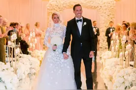 大小姐希尔顿的婚礼 | 20层婚纱，20克拉钻戒，还有一个婚礼真人秀图片