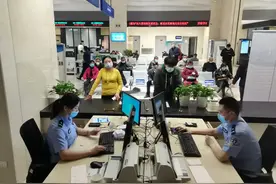 【我为群众办实事】乌鲁木齐市公安局出入境管理部门三项举措 提升群众幸福感满意度图片