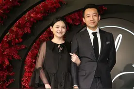 大s这么胖了还扮嫩，非在裙子外套长袖，穿出水桶腰快有老公2倍粗图片