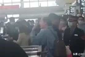 视频 | 太嚣张！一外籍女子拒戴口罩，还冲乘客竖中指……图片