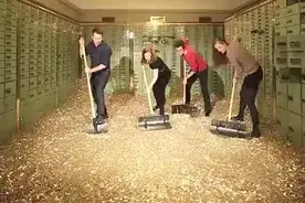 为什么说瑞士银行是全球最安全银行？看看他们的金库位置，就懂了图片