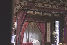 这老家伙，别人有正事来找他，他却贪恋床上美人不肯走，昏官！视频封面