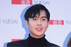 西装男神张若昀，一定要学学他的高级感穿搭图片