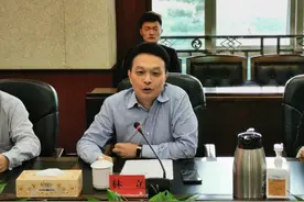 神秘的深圳前首富：从打工仔到900亿身价，与马化腾合伙办银行图片