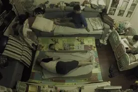 北京一家6口挤35㎡，全家人站着吃饭，后悔生二胎......图片