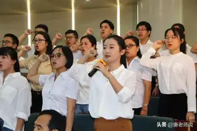 55岁教师成绩全校第一，惹起年轻教师“怒火”：快退休了还挡路图片