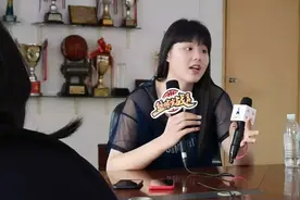 李月汝号称女版奥尼尔，和2米19CBA名将之子热恋，未来可期图片