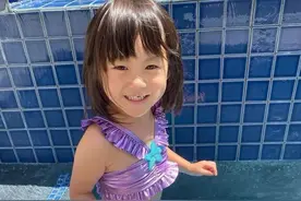 陈冠希晒3岁女儿美人鱼造型，女儿咧嘴卖萌，笑眼像极妈妈秦舒培图片