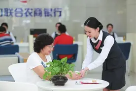入职6个月，年终奖12万，怪不得年轻人喜欢进银行工作图片