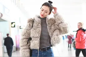 牛仔裤还是穿直筒的更好看，这么搭配显瘦显高，特适合小个子女孩图片