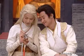 《倩女幽魂》白发红叶终于动了情，可诸葛流云还是选择了黑发红叶图片
