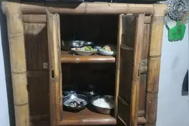 第一次见到保存这么完好的竹制碗橱，没有1000估计买不来吧？图片