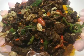 为什么斗鸡肉可以供整个家庭品尝？图片