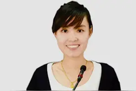 9年前，黑龙江80后女教师为救学生失去双腿，后来她怎样了？图片