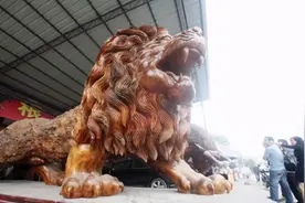 广西龙师傅，雕出重30吨15米高雄狮，拒300万，如今却“烂”手里图片