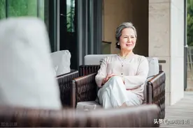 为什么中年丧夫选择独居的女人大多长寿，三个80岁的阿姨说出原因图片