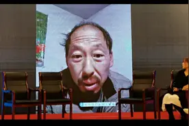 火爆网络的养鸡的“守山大叔”趴窝了图片