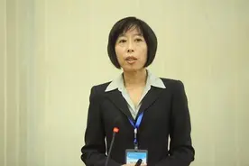 她是祖国重点培养的北大高材生，公费出国后，却加入美国国籍图片