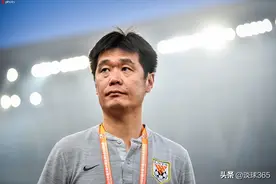 45岁前国脚，曾踢过世界杯，现成中超名帅，娇妻是艺术体操女神图片