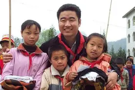 捐助183名贫困儿童，养出"白眼狼"？病重遭催款，死后没钱下葬图片