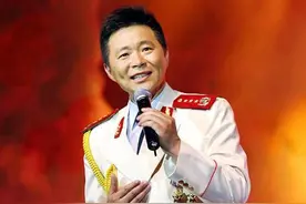 歌唱家王宏伟，选妻子唯一要求：让守寡48年的老母亲满意图片