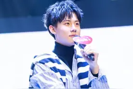 “方一凡”刚过19岁生日，就挑战穿女生小脚裤，腿撩妹无数图片