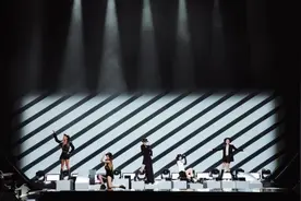 叱咤歌坛数十载！《浪姐2》大vocal那英“开口跪”，太飒爽图片
