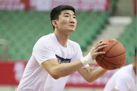 孙铭徽的故事：低配版威少，扣篮力压郭艾伦，抗韩英雄非他莫属图片