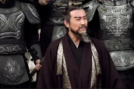 东汉末年的一位诸侯，和曹操曾是生死之交，却最终背叛曹操图片