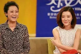 老戏骨王丽云晒亲戚家小孩，疑催婚车晓？曾希望女儿40岁前抱娃图片
