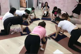 你陪我长大，亲子瑜伽好处多多图片