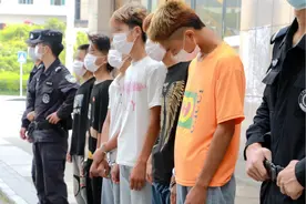 伸手必被捉！6名“精神小伙”盗窃摩托车被荔波警方擒获图片