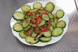 肉片炒黄瓜：色泽靓丽，肉片滑嫩，清脆爽口。图片