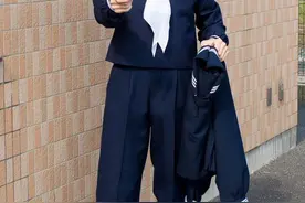 日本学校新款男子校服引热议，上半身水手下半身裤子，你能接受吗图片