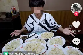 开镜头猛吃、关镜头狂吐，比多又比怪的吃播该停了图片
