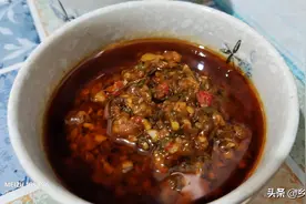 农村自家种的青椒吃不了，摘一些做个简单的辣椒酱，味道鲜美图片