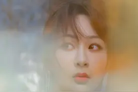 可爱杨紫追星成功：因为你我才当的演员，赵薇携手杨紫为女性发声图片