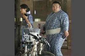 24岁日本相扑名将谈恋爱被偷拍 紧急宣布婚约女方也是大关之女图片