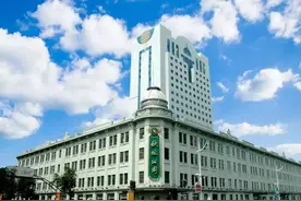 “中国首家百货商店”巨亏5.8亿！老板带着32亿黄金跑了图片