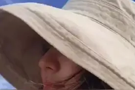 韩国女神尹恩惠晒照，唇部加工太过火，导致现在都得化“缩唇妆”图片