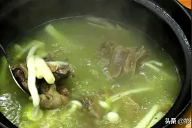 原汁原味的鸽子汤，炖鸽子只放一味料，别的不用放，超简单图片