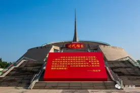 北京中华世纪坛，这一幕令人动容！图片