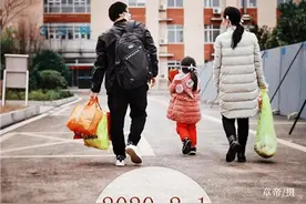 湖南长沙：在烟盒纸上谱曲的走心抗“疫”歌！最大心愿，就是所有人都能《回家啰》图片